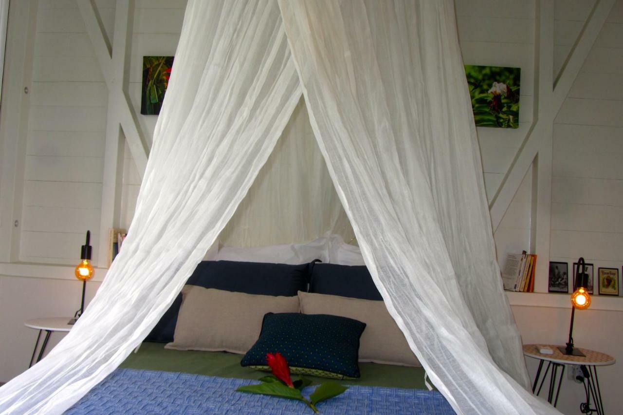 Or Bleu-Bungalow Volcan Soufriere-Vue Sur Mer サン・クロード エクステリア 写真