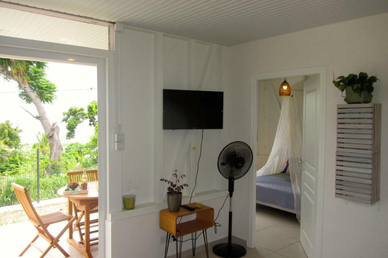 Or Bleu-Bungalow Volcan Soufriere-Vue Sur Mer サン・クロード エクステリア 写真